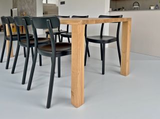 Minimalismus s nádechem lesa 🌲 Tak to sluší Drozdovi u jedné z našich zákaznic 😍 Jídelní stůl Drozd tvoří skvělou...